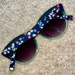 🕶 Vera Bradley Scattered Wildflowers Evvie Sunglasses